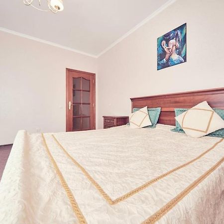 Роскошная 3К Квартира 170М2 На Оболонской Набережной Kiev Buitenkant foto